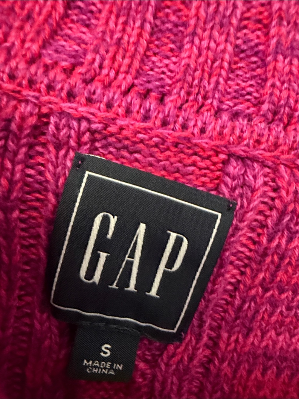 GAP Cable Knit Crew Neck Sweater Bright Pink Fuchsia Small Cozy Preppy - Picture 3 of 7